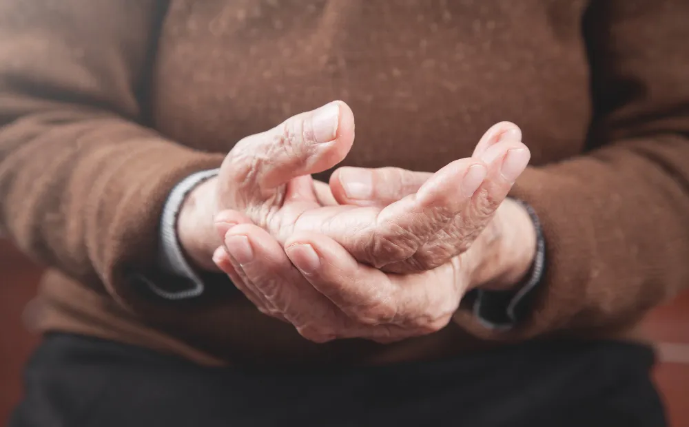 7 Early Signs Of Parkinson’s Disease You Shouldn’t Ignore